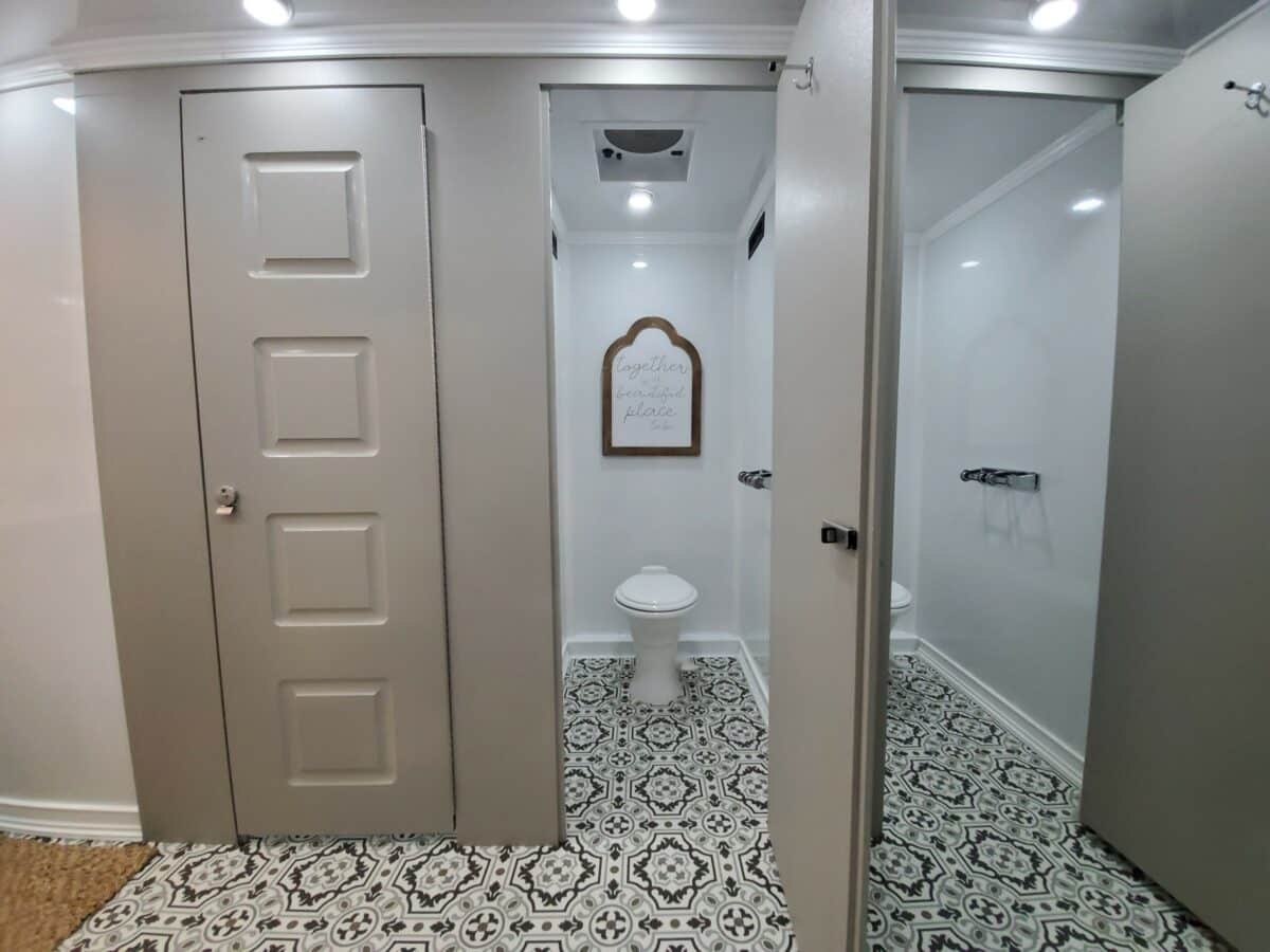 Luxury 5 Stall Restroom Trailer - Image 4